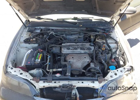 1998 Acura Cl 2.3 из США, поврежденный, VIN 19UYA3143WL001199